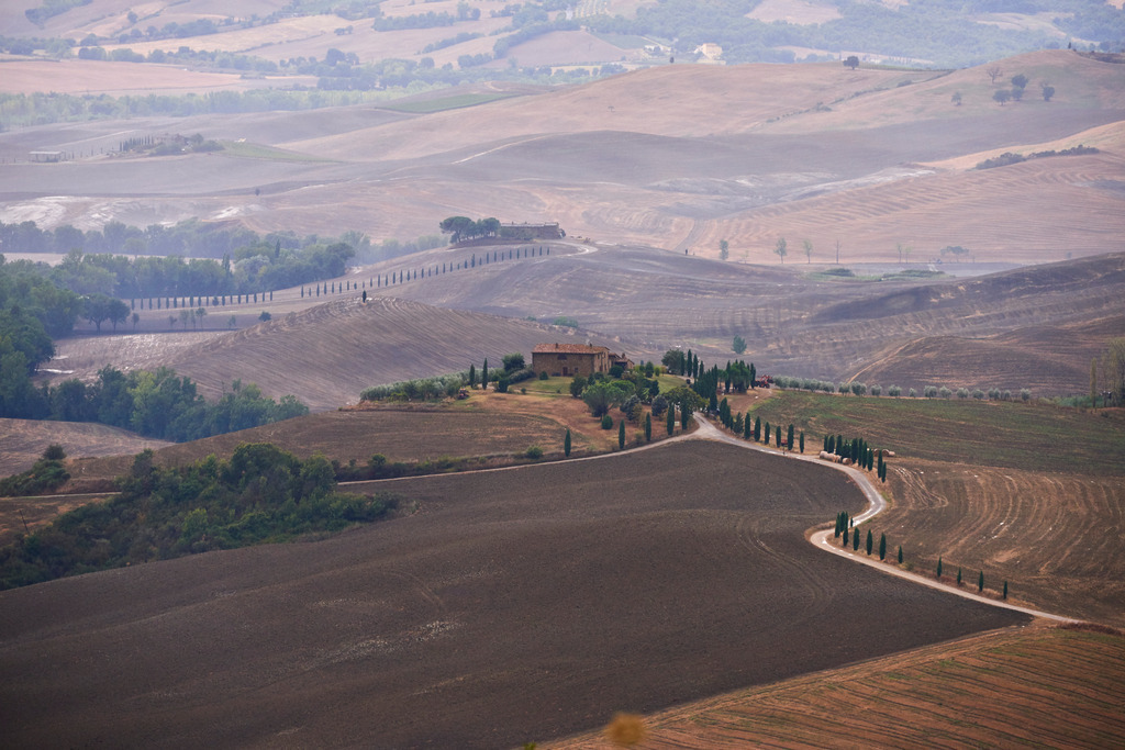 Huegellandschaft in der Toskana | Italien - August 30, 2016: Huegellandschaft in der Toskana. - Realisiert mit Pictrs.com