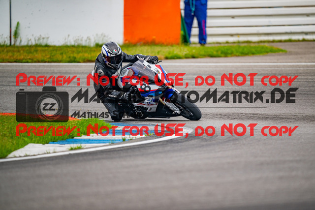 MaZZes_FotoMatrix_240701_6007705_3593 | WEISS