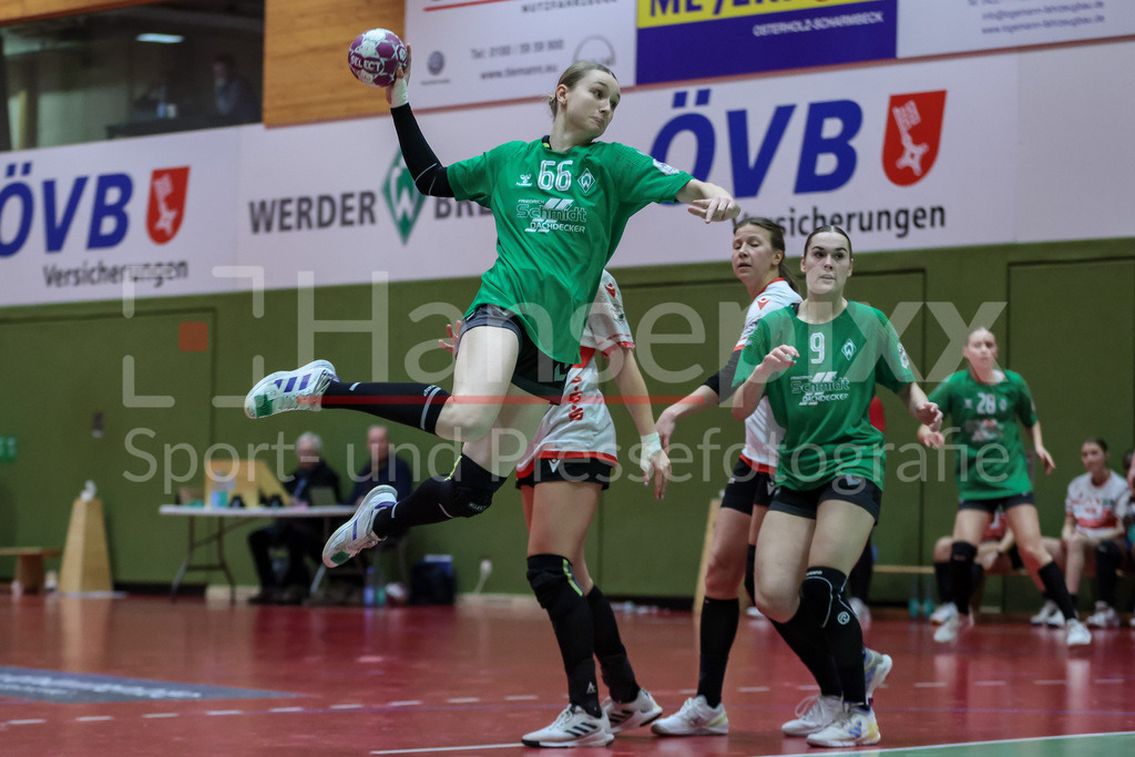 Handball, 2. Bundesliga Frauen, SV Werder Bremen - HSV Solingen-Gräfrath 76 | v.li.: Luise Albert (SV Werder Bremen, 66) beim Wurf, am Ball, Spielszene, Aktion, Action