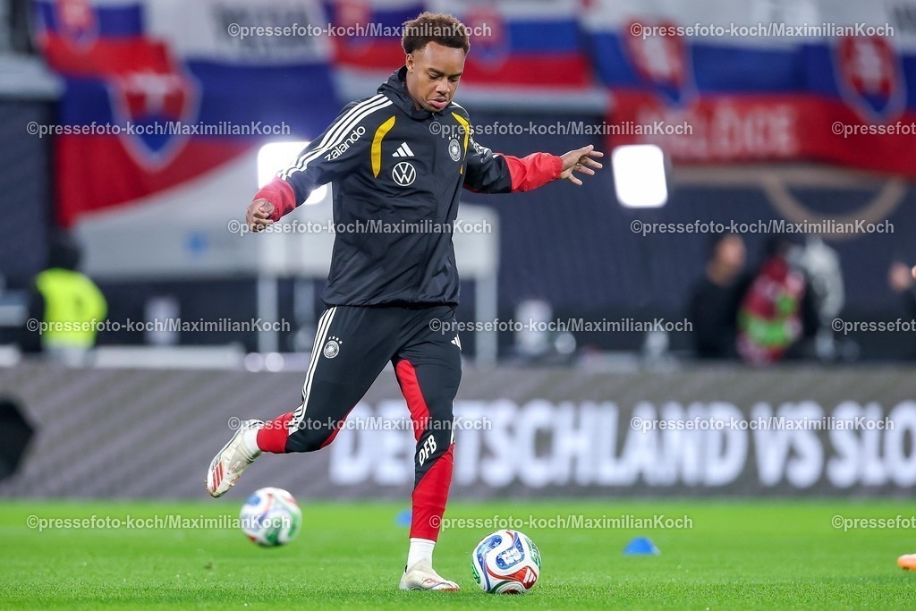 DFB17112501050 | 17.11.2025, Fußball, Länderspiel, WM-Qualifikation Europa, Deutschland - Slowakei, Red Bull Arena (Leipzig), 10. Spieltag, Saison 2025 2026: Forzan Assan Ouedraogo (GER #09)  beim Aufwärmen Training vor dem Spiel Regulations prohibit any use of photographs as image sequences and or quasi-video.