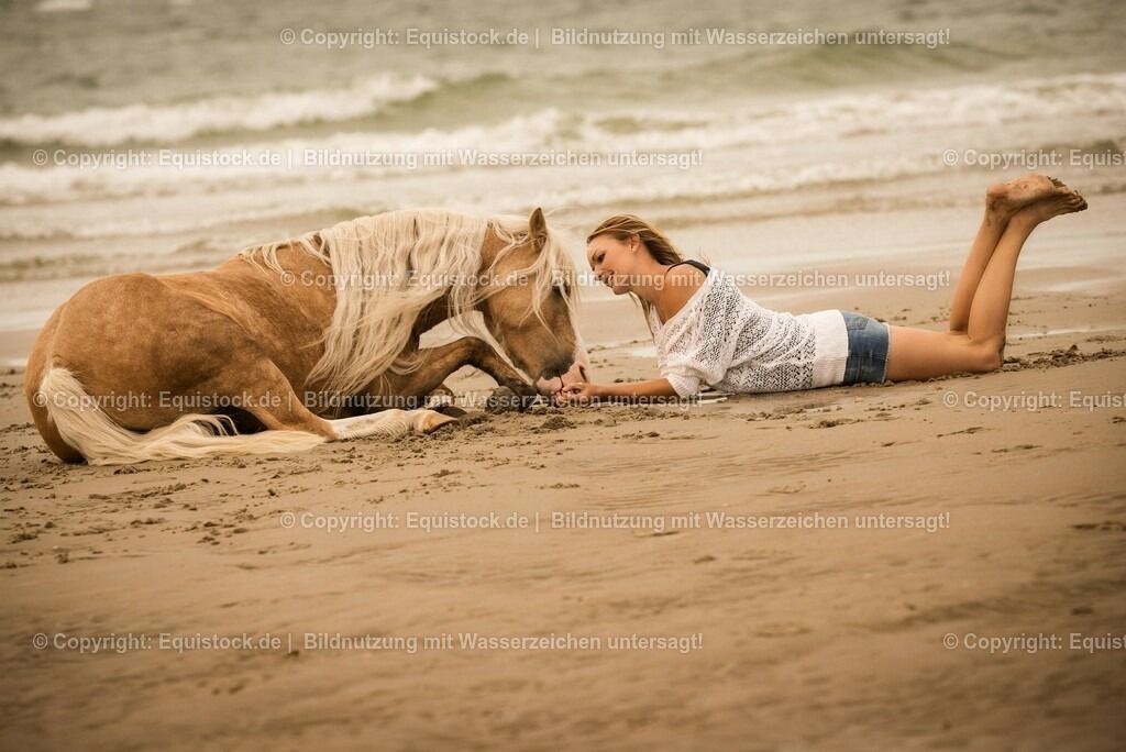 TS_20160928_Pferd_am_Strand_mit_Mensch_0001 | Foto: Thomas Hartig