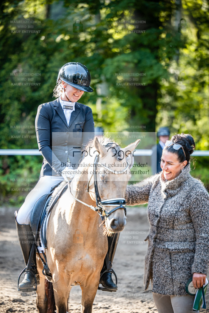 2026-10-Helle-14-0008 | Entdecke hochwertige Reitturnierfotos von Foto Oger. Professionell, emotional und authentisch – jetzt Lieblingsmomente im Shop bestellen.Deutschlandweite Turnierfotografie. - Realisiert mit Pictrs.com