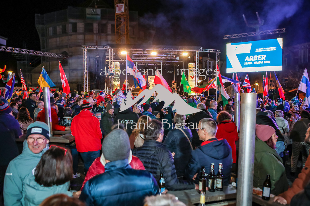 OE7A3588 | Beginn der Party am Abend auf dem Marktplatz Bodenmais