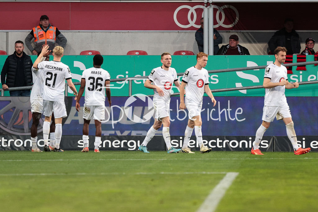 FC Ingolstadt - SV Waldhof Mannheim | Jubel nach dem Tor zum 0-1 durch Kennedy Onyedika OKPALA (SVW #32) / Treffer / Torschuetze / Freude / Happy