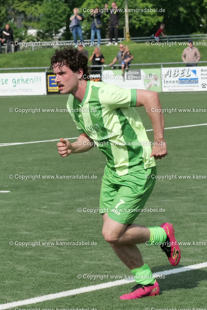 Fußball : Bezirksliga : SV 08/29 Friedrichsfeld - Borusia Veen am 10.05.2026 in Voerde Friedrichsfeld | Fußball : Bezirksliga : SV 08/29 Friedrichsfeld - Borusia Veen am 10.05.2026 in Voerde Friedrichsfeld - Realisiert mit Pictrs.com