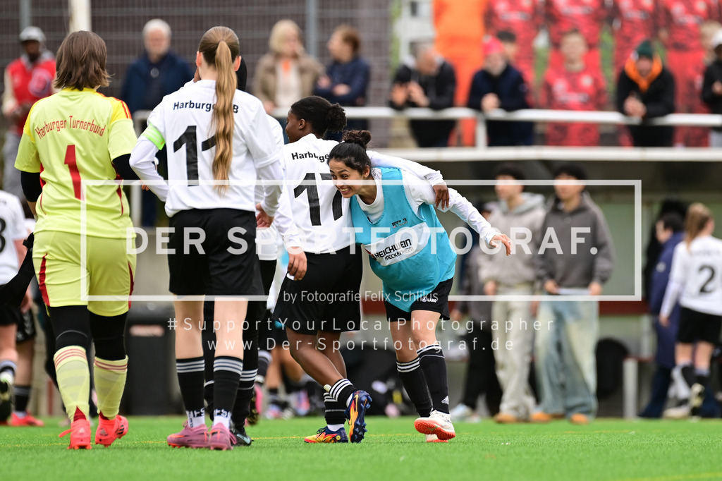 Fußball I Frauen I Saison 2025-2026 I Bezirksliga I 21. Spieltag I Harburger TB - Rahlstedter SC I 166888 | Der Sportfotograf. - Realisiert mit Pictrs.com