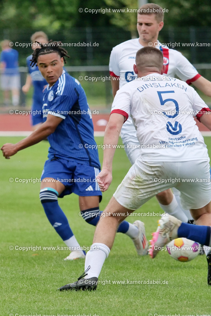 Fußball : Testspiel : SuS 09 Dinslaken - Schalke 04 U 19 am 25.07.2024 | Foto : Jochen Emde / www.kameradabei.de - Realisiert mit Pictrs.com
