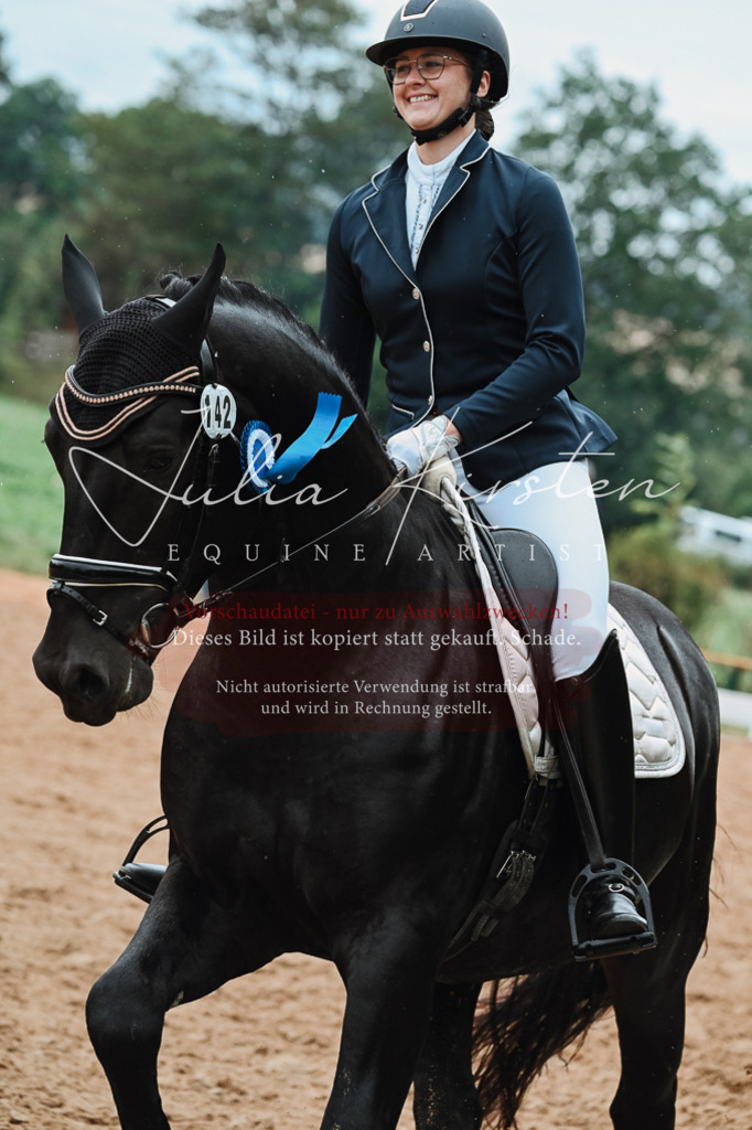 DSC_7295 | Pferde- und Turnierfotografie in Westsachsen. Pferdeportraits, Auftragszeichnungen und intuitive Kunst.