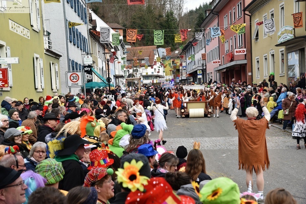 FasMontag _24-125-RA | Fotoblog Schwarzwald, Foto Blog Wiesental, Pfaffenberg, Winterzauber, Zeller Bergland, Zell im Wiesental, Fotoblog Wiesental, Landschaftsfotos, Bilder Wiesental, Natur, Naturbilder, Fastnacht, Zeller Fastnacht, Zeller Fasnacht, Zeller Bergland, Belchen, - Realisiert mit Pictrs.com