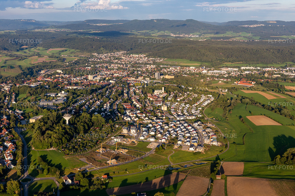 Luftbild: Stadtgebiet mit Außenbezirken und Innenstadtbereich in Rottweil im Bundesland Baden-Württemberg in Deutschland. Foto: IMG_128713.jpg vom 27.08.2021 durch Werner Riehm/FLY-FOTO.de