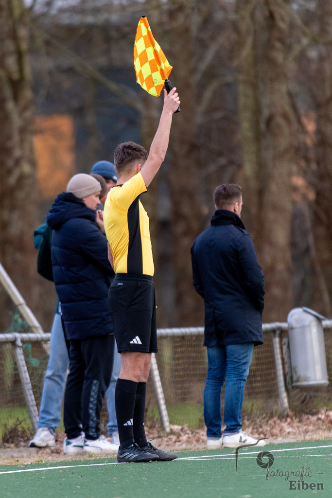 GVO Oldenburg-VFL Germania Leer | Herren Bezirks-Testspiel; GVO Oldenburg (rot)-VFL Germania Leer (blau) am 02.03.2025 in Oldenburger (Sportpark Osternburg); Photo: Philip Eiben 2025 - Realisiert mit Pictrs.com