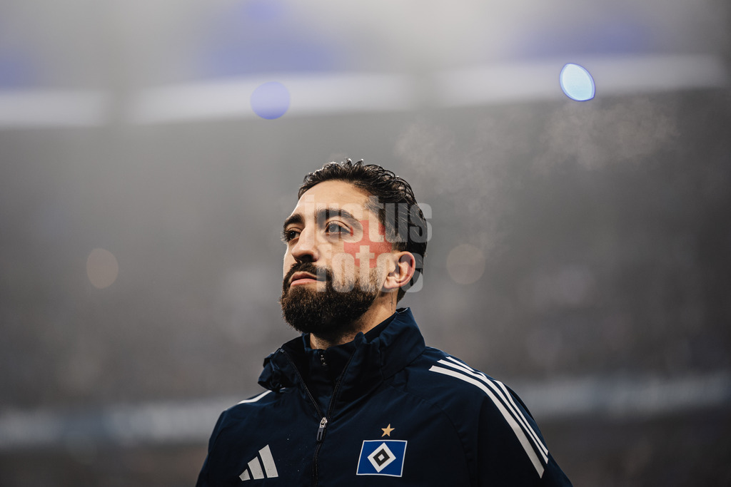 Fußball | Männer | Saison 2025/2026 | 1. Fußball-Bundesliga | 15. Spieltag | Hamburger SV vs. Eintracht Frankfurt | 20.12.2025 | Immanuel Pherai (#10, HSV) auf dem Weg in die Kabine