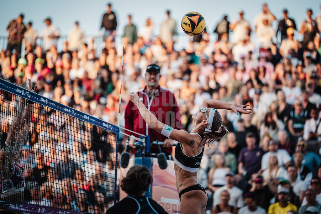 Beachvolleyball | Frauen | Deutsche Meisterschaften 2025 Timmendorfer Strand | 06.09.2025 | Sandra Ittlinger beim Angriff