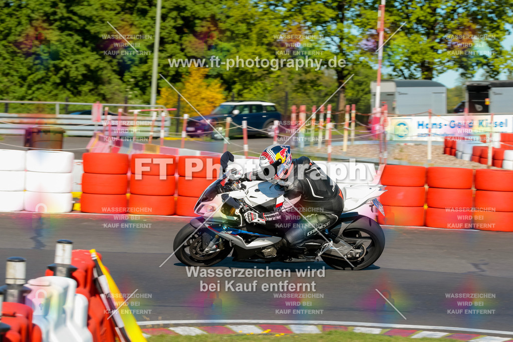 Moto-TeamOBK-21146 | Hier findet Ihr Bilder von Touristenfahrten auf der Nürburgring Nordschleife oder von anderen Veranstaltungen die ich besucht habe. Viel Spass beim Durch Schauen 