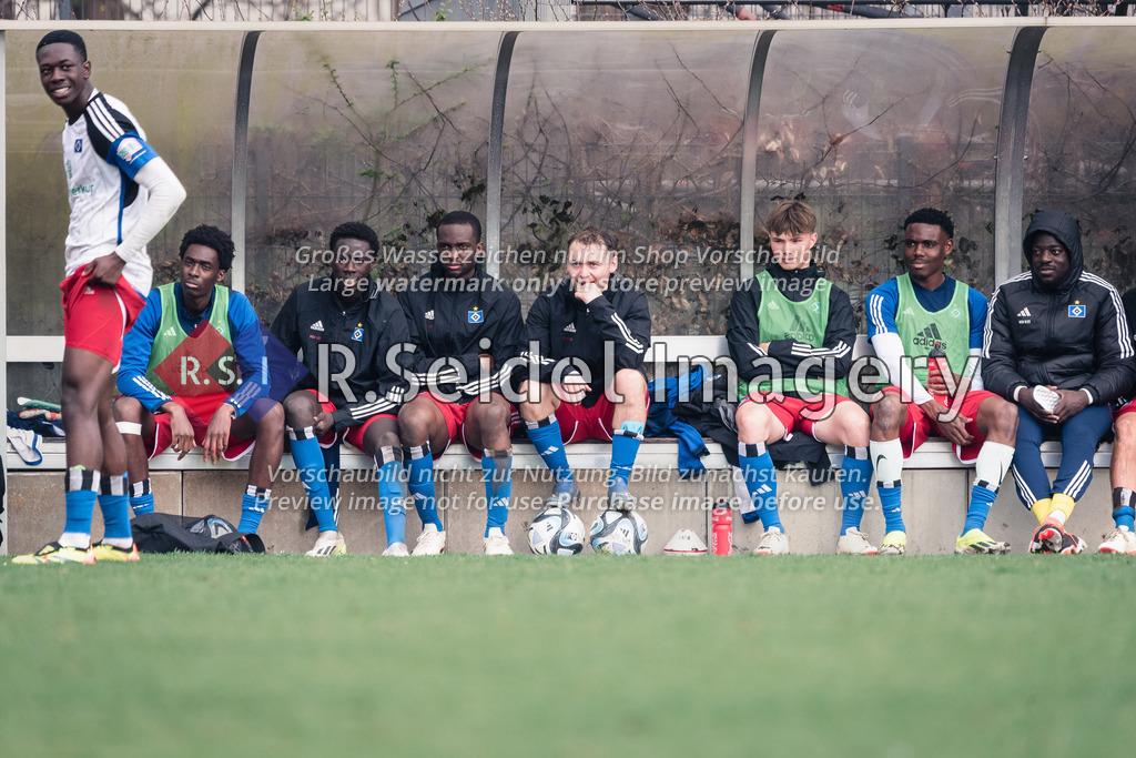 RS-1-035949 | HSV II Spieler v.l.n.r.: Elijah Krahn (#21), Emmanuel Elorm Ntsiakoh (#4), Omar Sillah (#19), Dennis Duah (#3, Teamkapitän), Arlind Ibrahim Rexhepi (#11), Niklas Tepe (#6), Ayukayoh Mengot Mengot (#8), Steven Foly Mensah (#1, Torwart)