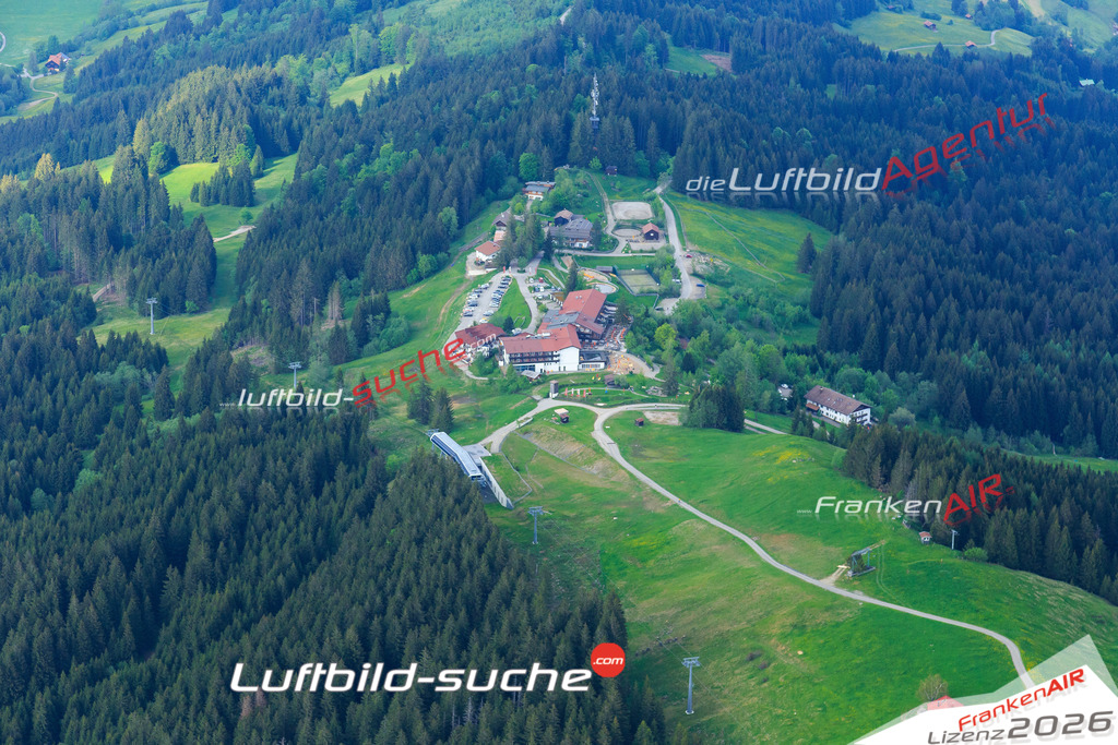 Die Luftaufnahme Sigiswang - Ofterschwang wurde vom UL-Flugzeug (keine Drohne) aus fotografiert.Hohe Druck- Auflösung-die Geschenkidee!
