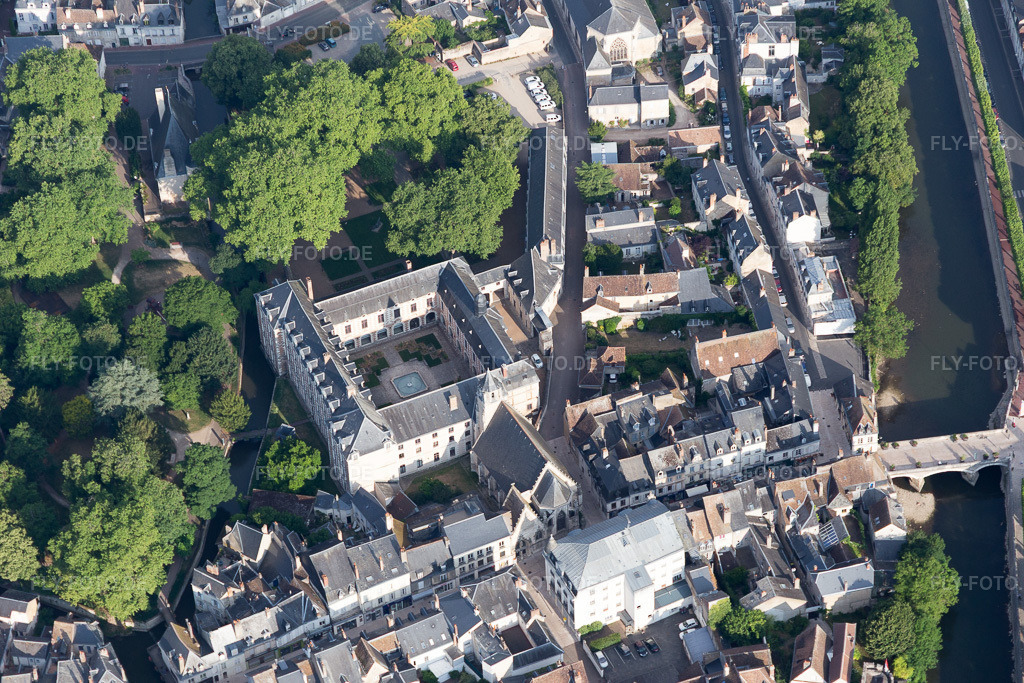 Luftbild: Ortsansicht in Vendôme im Bundesland Loir-et-Cher in Frankreich. Foto: IMG_101099.jpg vom 24.06.2017 durch Werner Riehm/FLY-FOTO.de