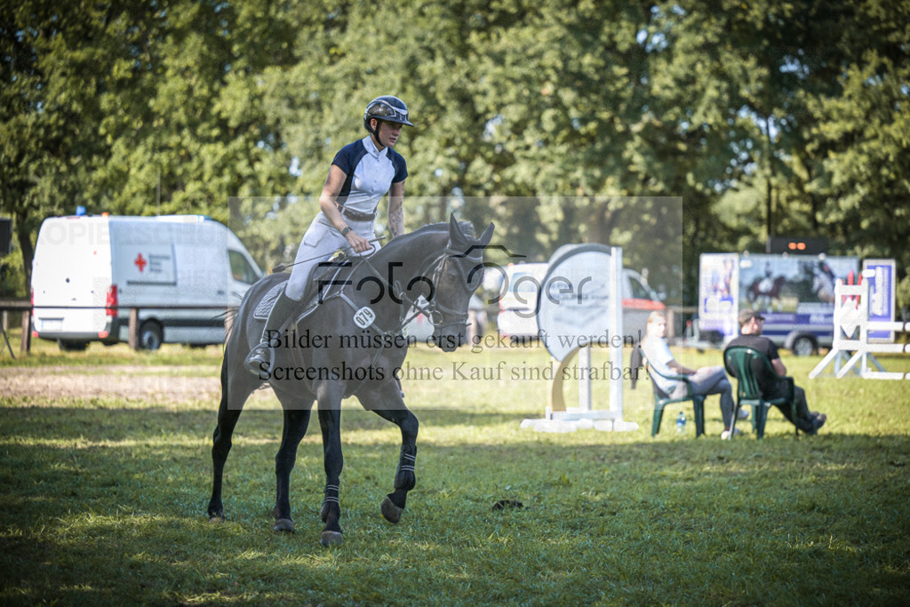 DOS_1108 | Entdecke hochwertige Reitturnierfotos von Foto Oger. Professionell, emotional und authentisch – jetzt Lieblingsmomente im Shop bestellen.Deutschlandweite Turnierfotografie. - Realisiert mit Pictrs.com