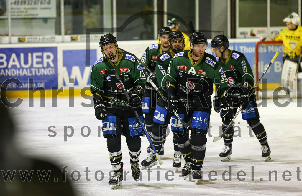 2023-02-10_030_TSV_Erding_gegen_ERSC_Amberg | Erding, Deutschland, 10.02.2023:
Eishockey, Bayernliga Meisterrunde Gruppe B 2022 / 2023, 3. Spieltag, TSV Erding gegen ERSC Amberg, Endergebnis: 6:3

Michael Franz (Erding Gladiators, #13), Thomas Plihal (Erding Gladiators, #39)

Foto: Christian Riedel / fotografie-riedel.net