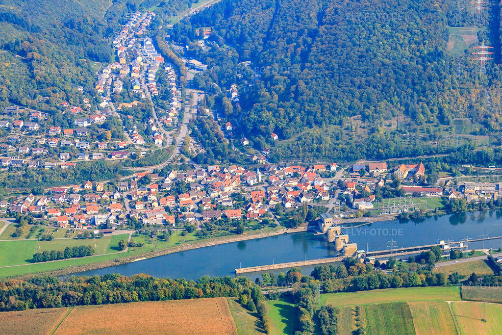 Luftbild: Neckar-Staustufe und Schleuse Neckarzimmern vor dem Ort am Neckarufer in Neckarzimmern im Bundesland Baden-Württemberg in Deutschland. Foto: IMG_45604-1651.jpg vom 25.09.2011 durch Werner Riehm/FLY-FOTO.de