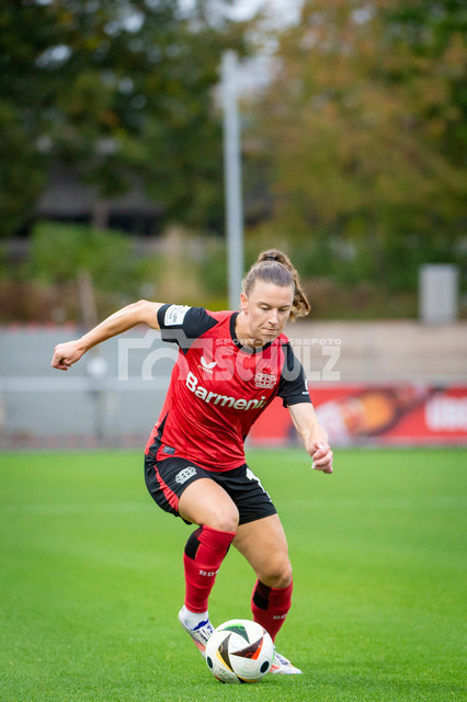20241007NSZ_9567 | Synne Skinnes Hansen (Bayer Leverkusen,No.10)DEU, Leverkusen, 07.10.2024 Fußball, Frauen, Google Pixel Frauen-Bundesliga, Saison 2024/2025, 5. Spieltag, Bayer 04 Leverkusen - FC Carl Zeiss JenaDIE DFB-RICHTLINIEN UNTERSAGEN JEGLICHE NUTZUNG VON FOTOS ALS SEQUENZBILDER UND/ODER VIDEOÄHNLICHE FOTOSTRECKEN - Realisiert mit Pictrs.com