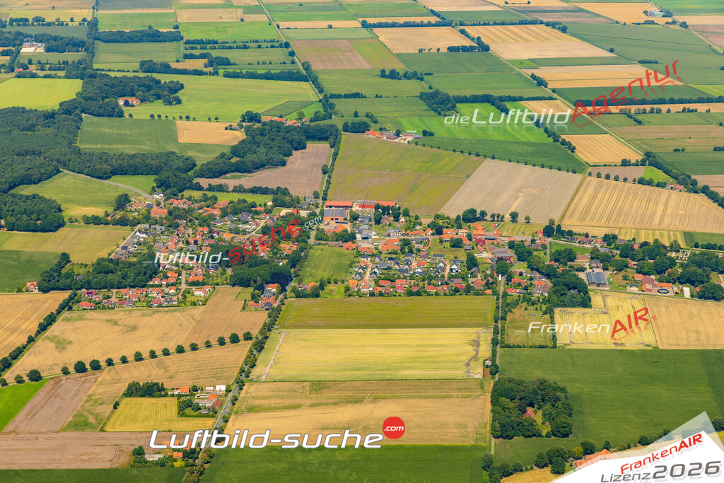 Klassische Luftaufnahme ohne Drohne zeigt:Aschen bei Diepholz - Die Luftbildaufnahme wurde 2025 vom UL-Flugzeug heraus erstellt ( keine Drohnenaufnahme ) - Hochauflösende Luftaufnahme -Nicht vergleichbar mit Google Maps oder Satelittenbilder- Die Geschenkidee !Mit Lizenz und Bildrechte bestellbar
