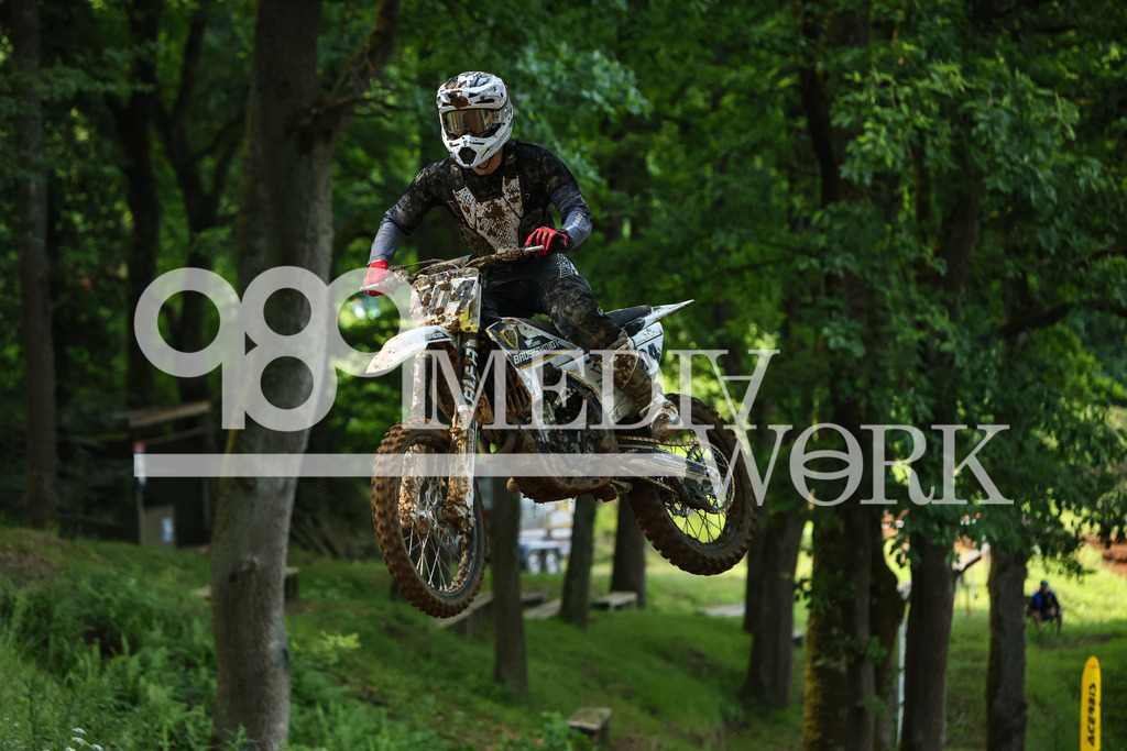 5E6A3552 | 989 MEDIAWORK
