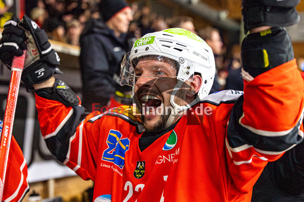 TSV Peißenberg Miners vs VfE Ulm/Neu-Ulm DEVILS | Eishockey Bayernliga 2023/2024, TSV Peißenberg Miners vs VfE Ulm/Neu-Ulm DEVILS, 20240128,
Dejan VOGL (Miners 23) jubelt ,
2024-01-28 in Peißenberg (Eisstadion)
23 Dejan VOGL (Miners 23)
Copyright: WolfgangxLindner foto-lindner.de