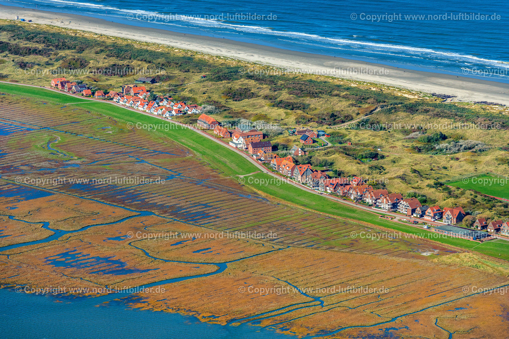 Juist_Ortsansicht_ELS_5722091022 | JUIST 09.10.2022 Ortsansicht der Straßen und Häuser der Wohngebiete in Juist im Bundesland Niedersachsen, Deutschland. // Town View of the streets and houses of the residential areas in Juist in the state Lower Saxony, Germany. Foto: Martin Elsen