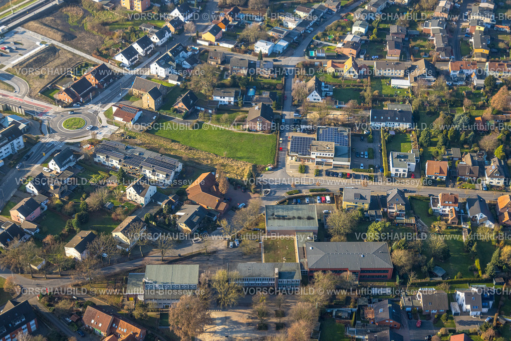 Hamm241200019 | Luftbild, geplante Nahverkehrsverbindung mit Haltepunkt in Westtünnen, Baustelle am Südfeldweg und Von-Thünen-Straße für den künftigen Bahnhaltepunkt, Bahnlinie mit Eisenbahnbrücke und Wohnsiedlung mit Kreisverkehr, Stadtbezirk Rhynern, Hamm, Ruhrgebiet, Nordrhein-Westfalen, Deutschland