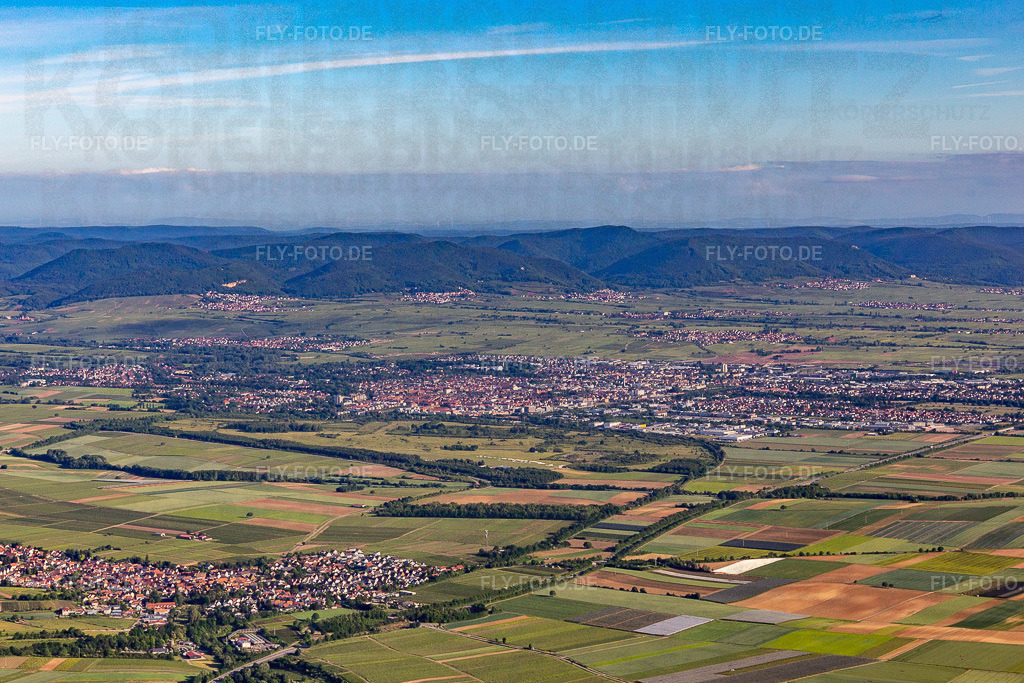 Ortsansicht | Luftbild: Ortsansicht in Insheim im Bundesland Rheinland-Pfalz in Deutschland. Foto: IMG_132230.jpg vom 28.05.2022 durch ©2025 Werner Riehm fly-foto.de/copyright - Realisiert mit Pictrs.com