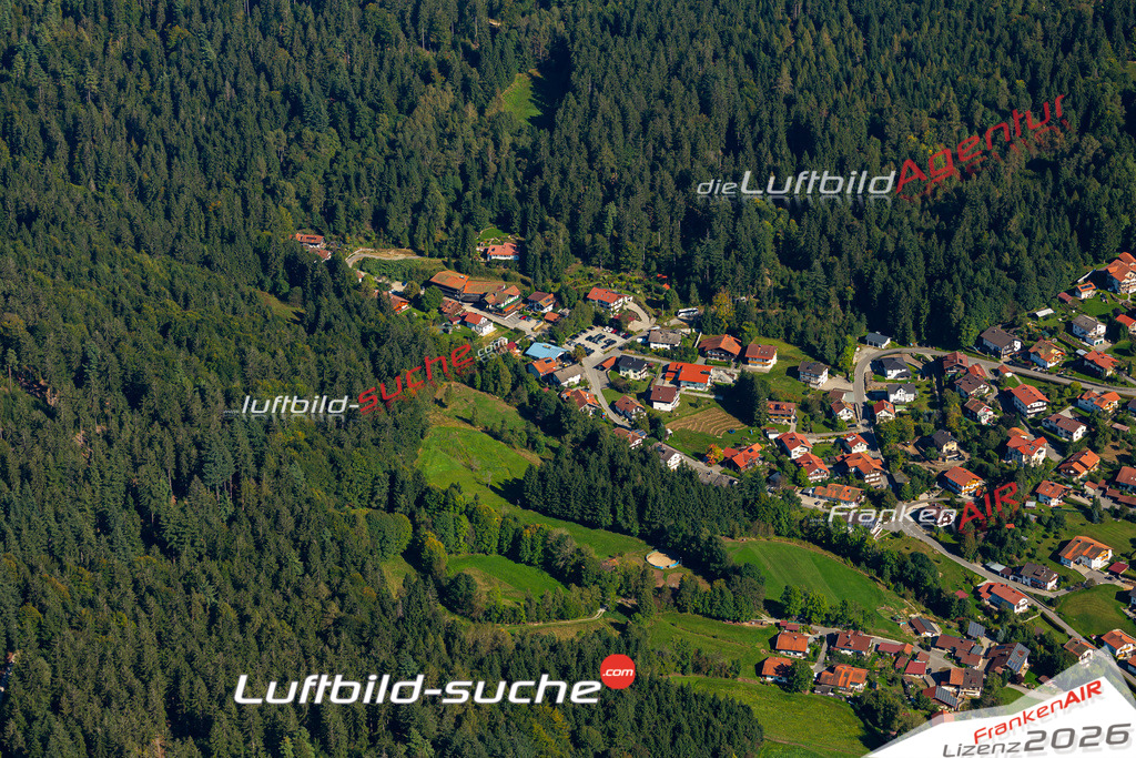 Das Luftbild der Stadt Bodenmais wurde 2021 vom Flugzeug heraus erstellt (keine Drohne) Aufnahmehöhe ca.450 Meter- hohe Bildauflösung und Druck-Qualität garantiert!