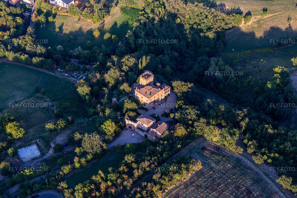 Aerial view: Castello della Torricella at Scandiano in Scandiano in the state Reggio Emilia, Italy.Photo: IMG_134695.jpg taken on 09/19/2022 by Werner Riehm/FLY-FOTO.comResolution of the original: 5472 x 3648 pxTurismo Reggiano - Portale turistico del comune di Reggio Emilia