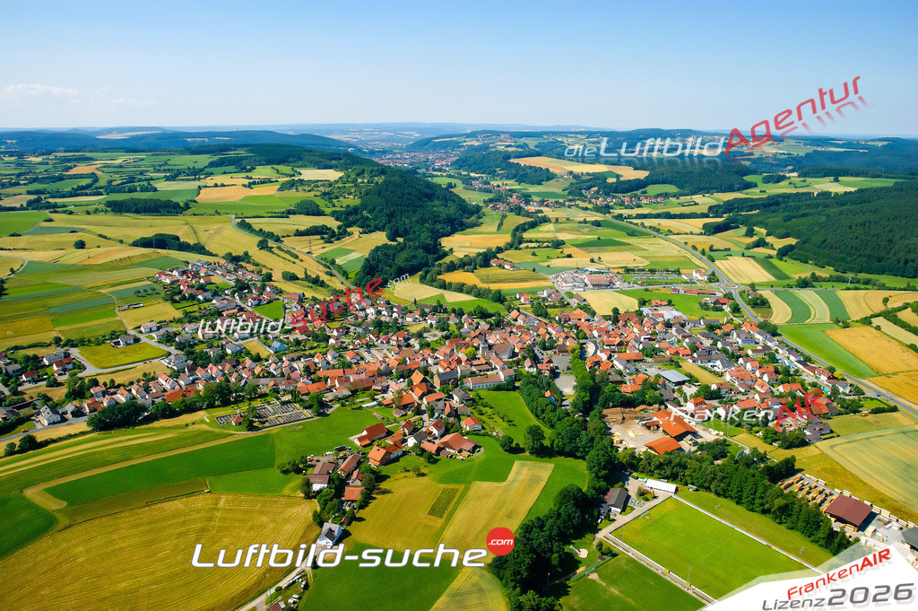 Die Luftaufnahme Friesen - Kronach wurde vom UL-Flugzeug (keine Drohne) aus fotografiert.Hohe Druck- Auflösung-die Geschenkidee!