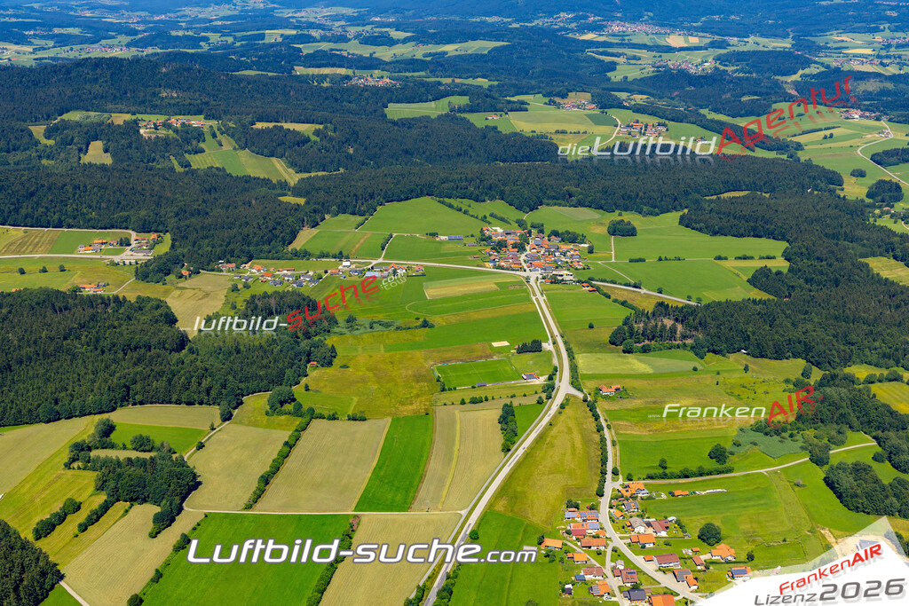 Aktuelles Luftbild von Freundorf Schöfweg - Die Luftaufnahme wurde 2022 mittels UL-Flugzeug erstellt ( keine Drohne ) - hochauflösende Kamera-Systeme von  Canon -Beste Qualität - Für grossformatige Ausdrucke geeignet. Die Geschenkidee !