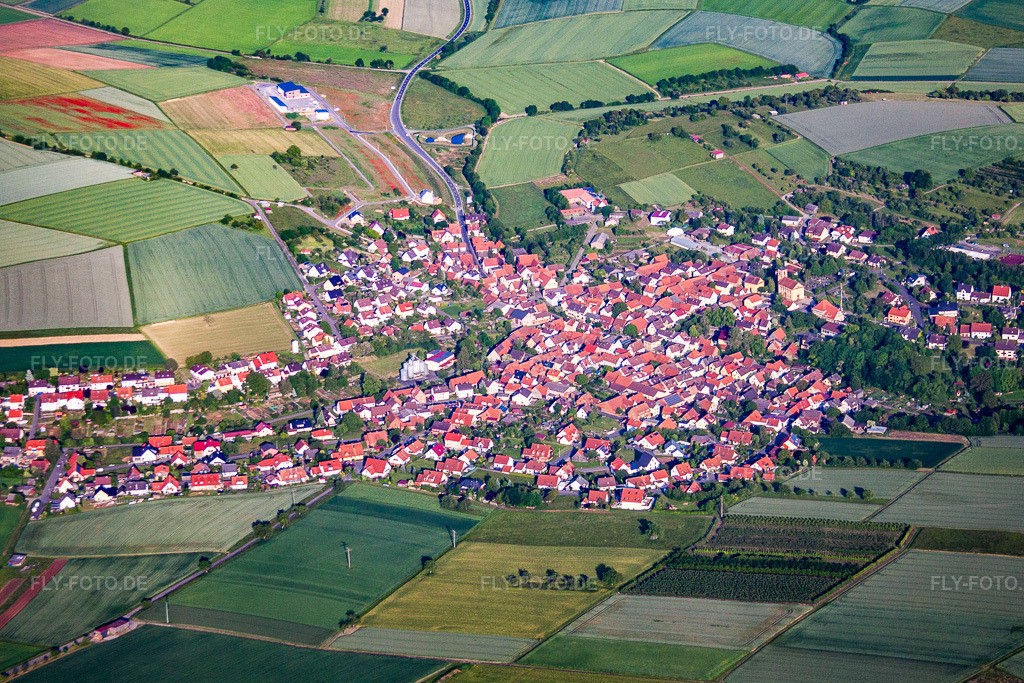 Luftbild: Ortsansicht im Ortsteil Oberaltertheim in Altertheim im Bundesland Bayern in Deutschland. Foto: IMG_66240.jpg vom 30.05.2014 durch Werner Riehm/FLY-FOTO.de