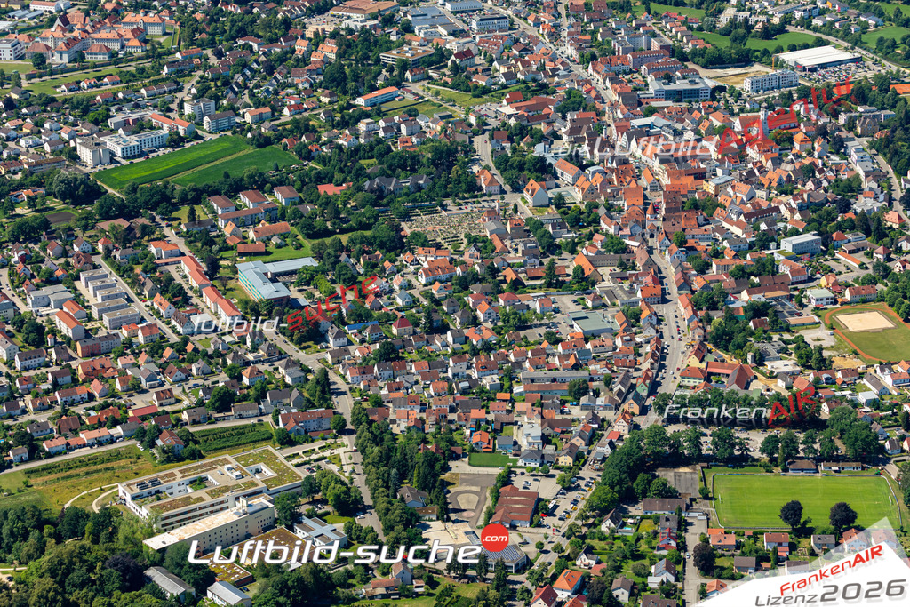 Das Luftbild der Stadt Aichach wurde 2022 vom Flugzeug heraus erstellt (keine Drohnen-Aufnahmen) Aufnahmehöhe ca.450 Meter- hohe Bildauflösung und Druck-Qualität. Garantiert!