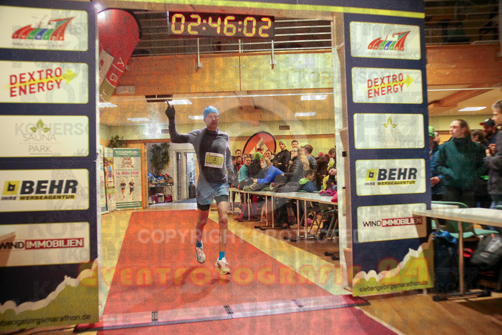 241208_1148_EX1_6615 | Sportfotografie im Rhein-Sieg Kreis, Köln, Bonn, NRW, Rheinland Pfalz, Hessen, etc. Unser Tätigkeitsfeld umfasst den Laufsport vom Volkslauf über den Marathon, Duathlon, Triathon bis zum Ultralauf wie Kölnpfad Ultra oder Schindertrail.
