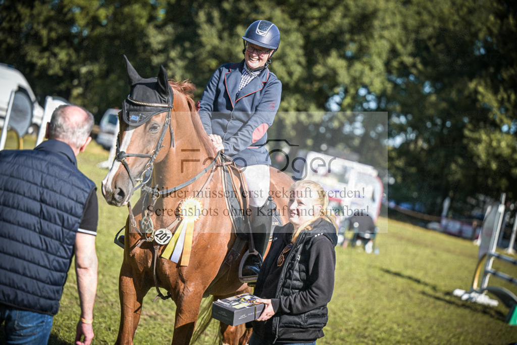 DOS_0015 | Entdecke hochwertige Reitturnierfotos von Foto Oger. Professionell, emotional und authentisch – jetzt Lieblingsmomente im Shop bestellen.Deutschlandweite Turnierfotografie. - Realisiert mit Pictrs.com