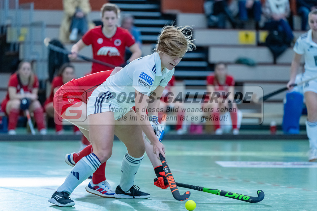 HK_20231217_107668 | 1. Bundesliga Damen Crefelder HC - Düsseldorfer HC  am 17.12.2023 Sporthalle Glockenspitz, Krefeld , Mabel Brands ( Düsseldorfer HC #7 )