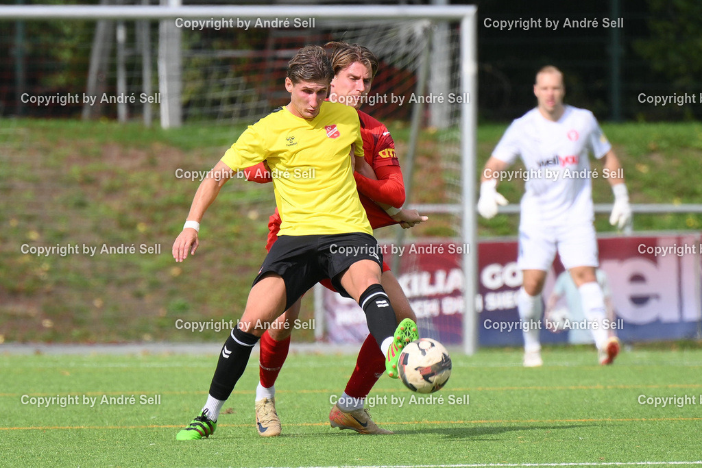 FC Kilia Kiel vs SV Eichede | Jannis Voß (Kilia #6) vs Dren Feka (Eichede #10) / Fußball-Oberliga Männer 2026/2027 / FC Kilia Kiel vs SV Eichede / Kilia Sportplatz / Kiel / 12.09.26 - Realisiert mit Pictrs.com