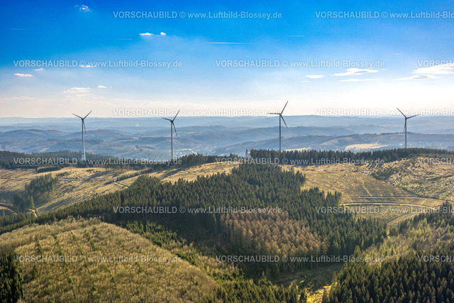 Kirchhundem250308929Heinsberg | Luftbild, Solar Windräder auf einem Bergrücken im Gegenlicht, blauer Himmel mit Fernsicht, Lümkerweg, Heinsberg, Kirchhundem, Sauerland, Nordrhein-Westfalen, Deutschland