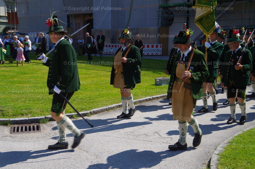 IMGP4673 | fotografiert von Axel PollmannLeonhardi Wallfahrt Benediktbeuern und Murnau, Fronleichnam, Fasching, Landschaft im Loisachtal und Benediktbeuern  - Realisiert mit Pictrs.com