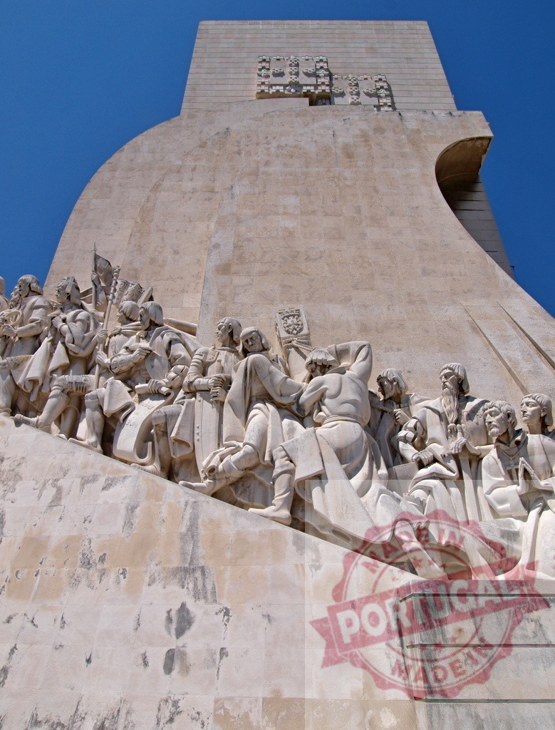 Monument to the Discoveries Padrão dos Descobrimentos in Lisbon Portugal. Lisbon - Portugal | Discoverers and explorers sculpted overlooking the Tagus River, celebrating Portuguese maritime history - Realisiert mit Pictrs.com