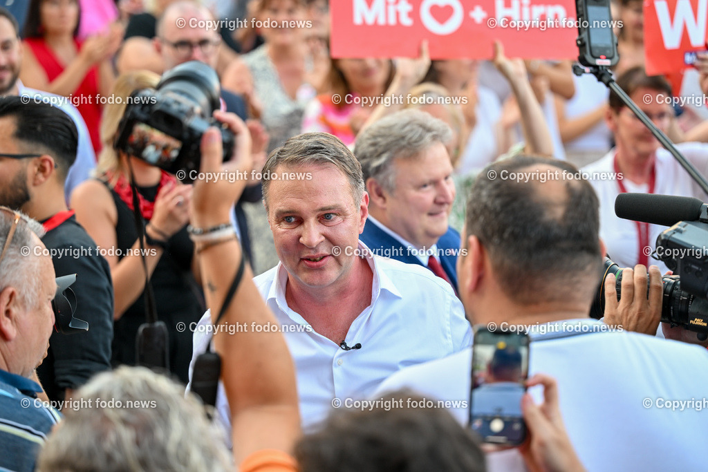 SPOe-Wahlkampfauftakt zur Nationalratswahl 2024_ 29.08.2024-70 | 29.08.2024, Linz, AUT, SPOE Wahlkampfauftakt zur Nationalratswahl 2024 in Linz im Bild Andi Babler (SP, Bundesparteivorsitzender, Spitzenkandidat SPOe)
