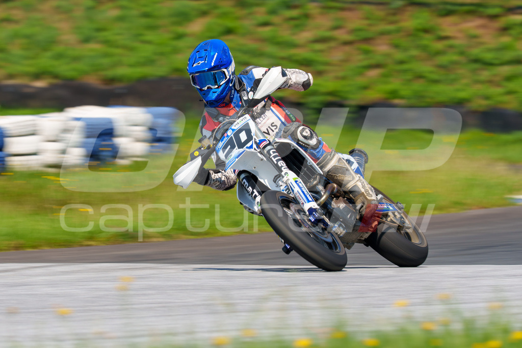 G-Cup + Supermoto Staatsmeisterschaft + Hungarian Supermoto Championship | GRIPcapture steht für authentische Sportfotografie in Österreich – für Momente, die mehr sind als Geschwindigkeit oder Ergebnis. Es geht um Emotion, Spannung, Fokus und den Augenblick, der oft nur einen Wimpernschlag dauert.Ob Motorsport, Teamsport oder 