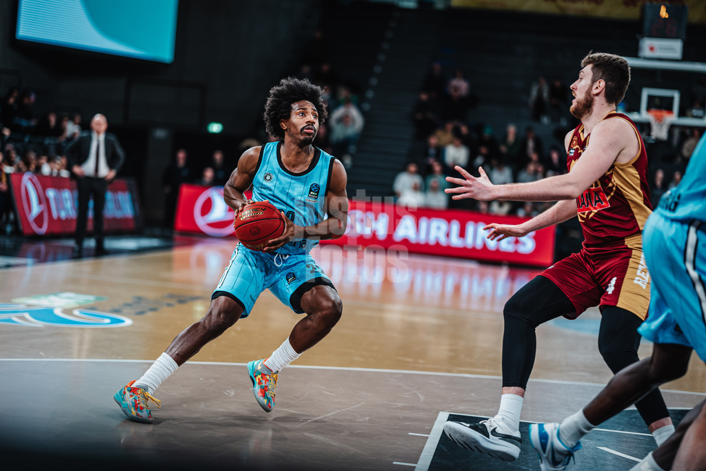 Basketball | Männer | Saison 2024/2025 | BKT EuroCup | Veolia Towers Hamburg vs. Umana Reyer Venice | 08.01.2025 | Jonathan Stove (#22, Veolia Towers Hamburg)
