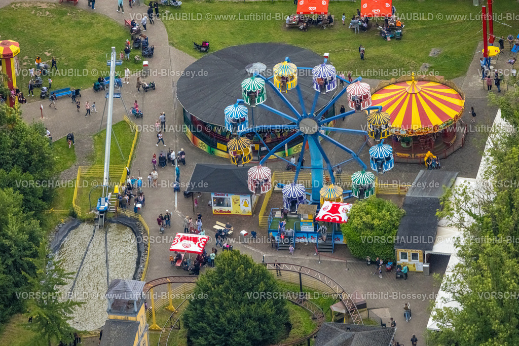 Bottrop240701824Kirchhellen | Luftbild, Spielanlagen am Schloss Beck, Karussell, Drachenbahn und Riesenrad, Kirchhellen-Nord-Ost, Bottrop, Ruhrgebiet, Nordrhein-Westfalen, Deutschland