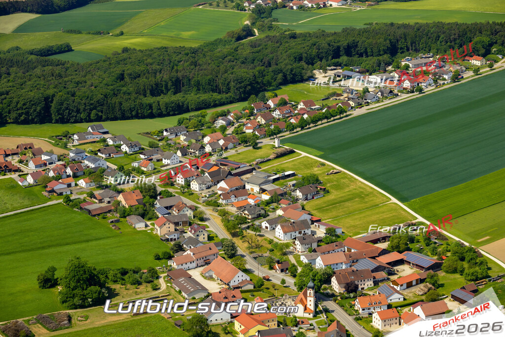 Das Luftbild zeigt Biesenhard Wellheim - Die Luftaufnahme wurde 2023 vom UL-Flugzeug aus erstellt ( keine Drohne ) - Hochauflösende Luftaufnahme - Für grossformatige Ausdrucke geeignet. Die Geschenkidee !Mit Lizenz und Bildrechte bestellbar