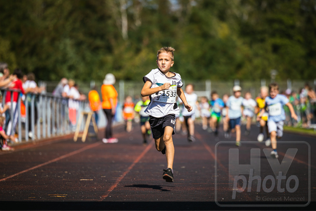 16. Hoywoj-CityLauf im Sportforum Hoyerswerda - 16.09.2023 | 1km VBH-Grundschul-Lauf 2. Klassen - Realisiert mit Pictrs.com
